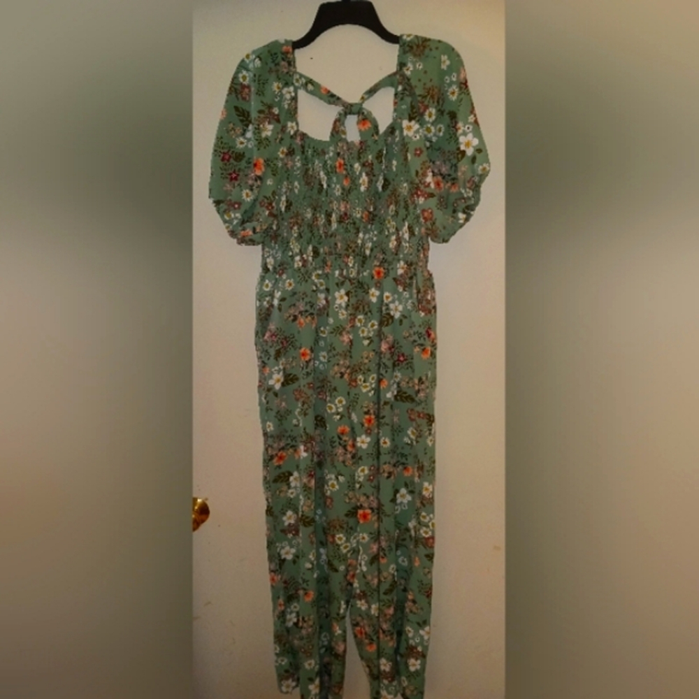 CUTE, Brand New XL UNWORN GREEN FLORAL ROMPER NEW